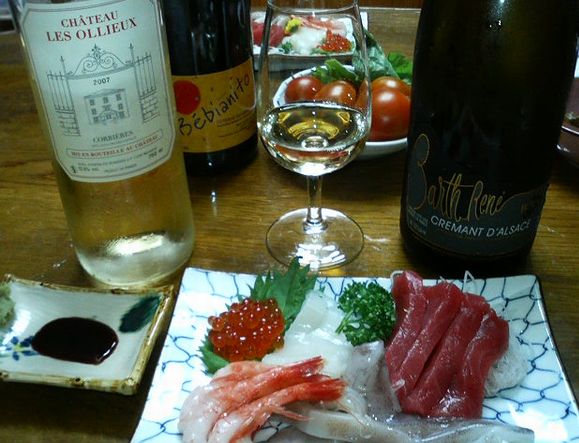 刺身にレゾリューの白ワイン.jpg