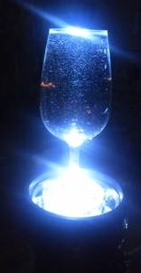 懐中電灯とワイングラス.jpg