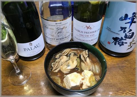 牡蠣鍋とワインやお酒.jpg