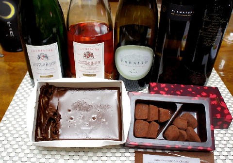 生チョコケーキと赤ワイン.jpg